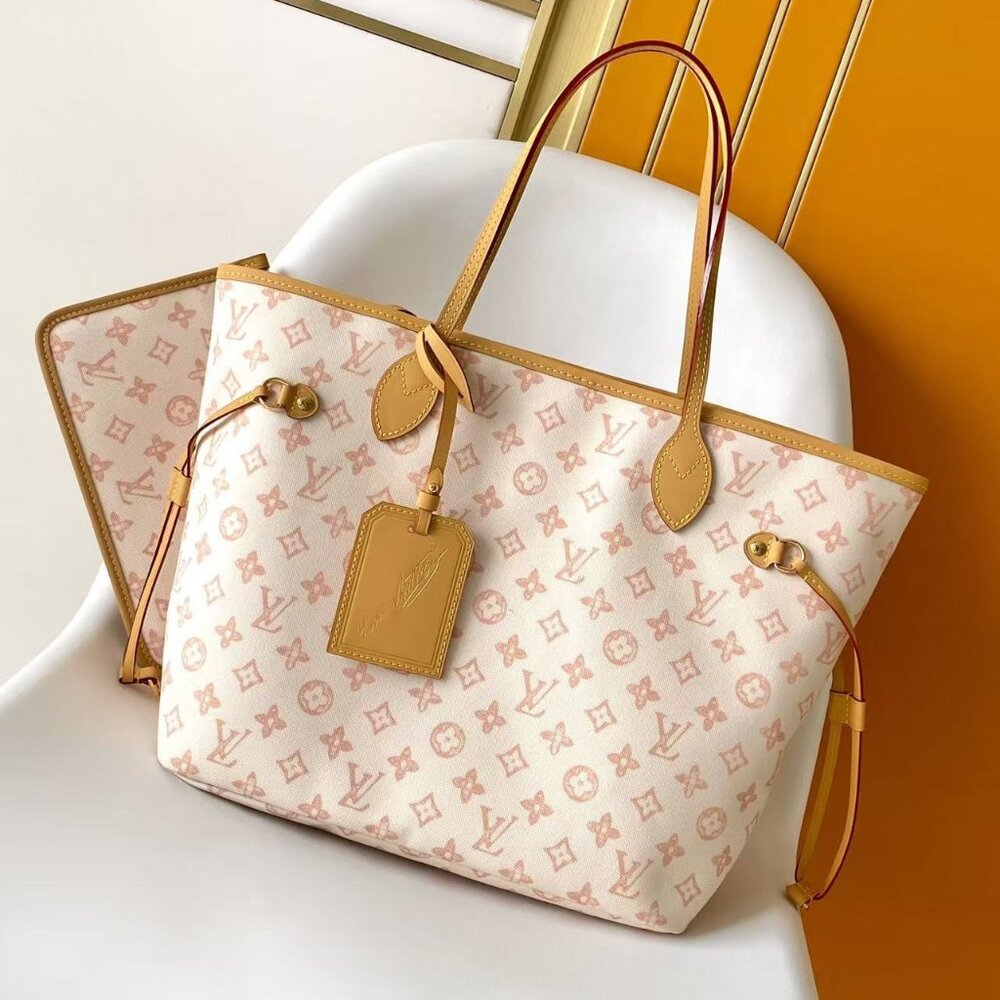 Louis Vuitton Light Beige Autumn-Seasonally Designed Eight-Character Print Handb